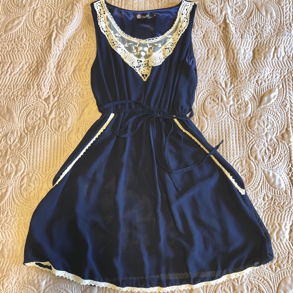 [SOLD] Dress w/ POCKETS!